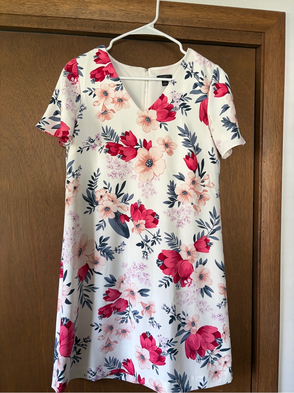 Ann Taylor White Floral V-Neck Shift Dress